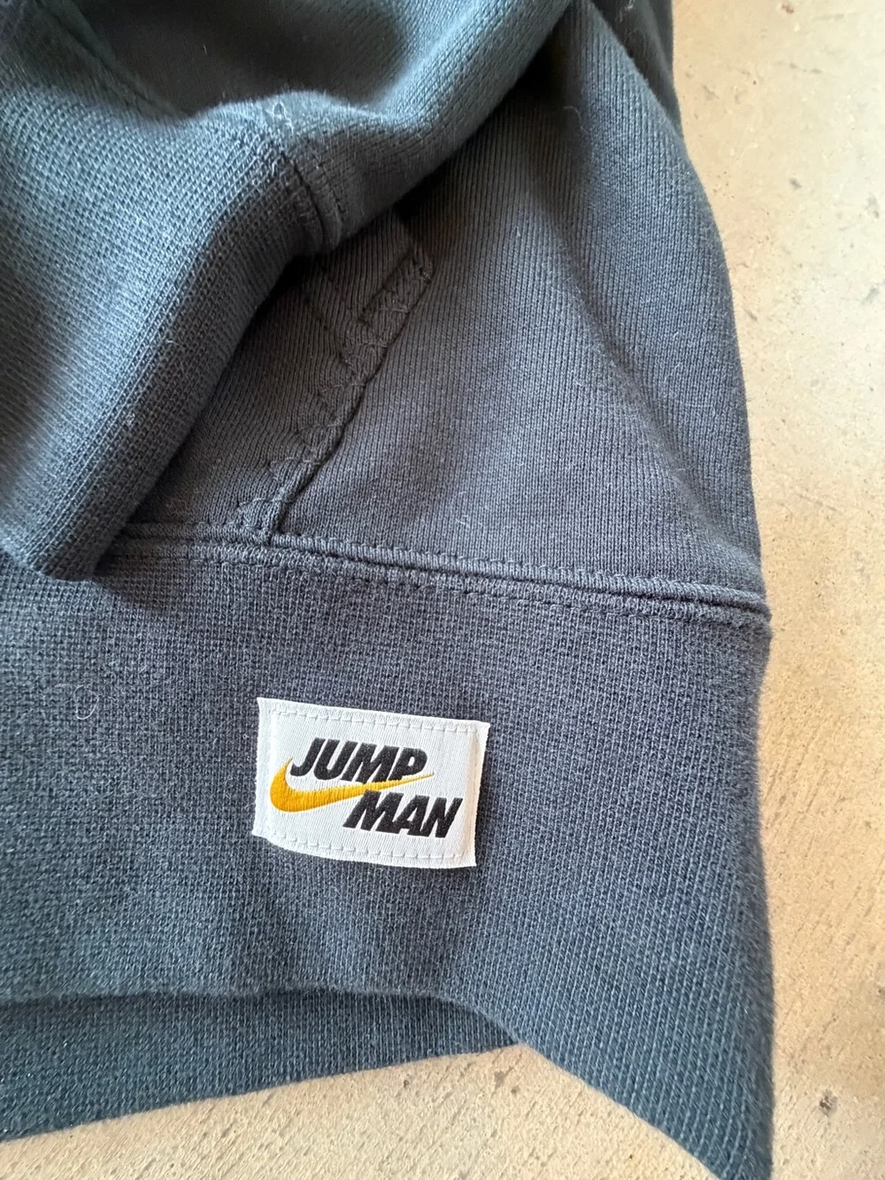 Nike Jordan Jumpman Crewneck sweatshirt black gold embroidered logo pullover men